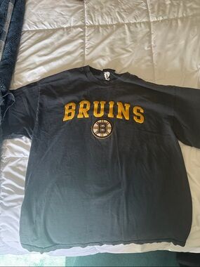Bruins Black Tee with logo embroidered